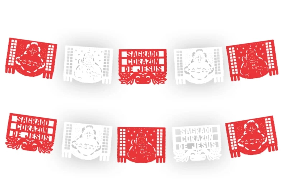 Plástico Picado del Sagrado Corazón de Jesús en Tira - Fabricado en Huixcolotla Puebla por DecorameC Plastico Picado Sagrado Corazon de Jesus Plastico Picado - Papel Picado Auténtico DecorameC